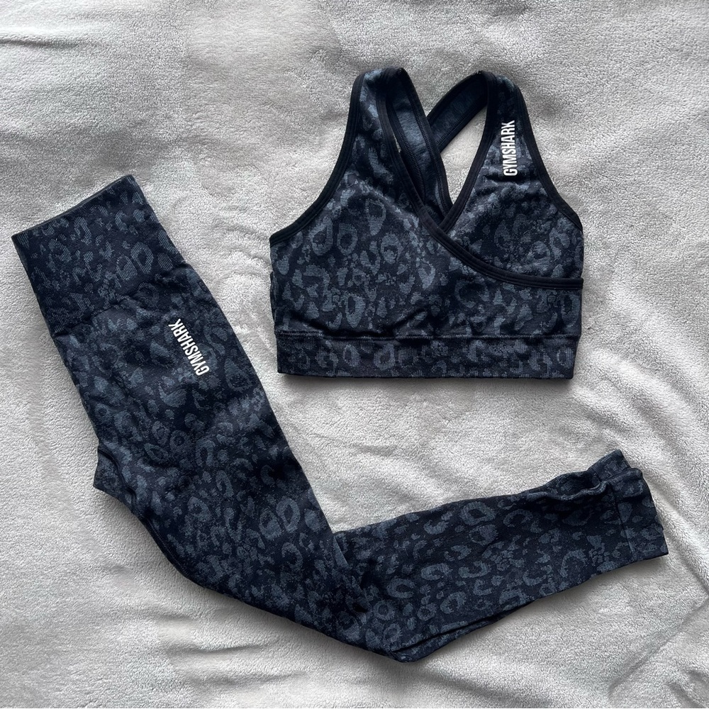 GYMSHARK Adapt Seamless Animal Sports Bra and Leggings – Black